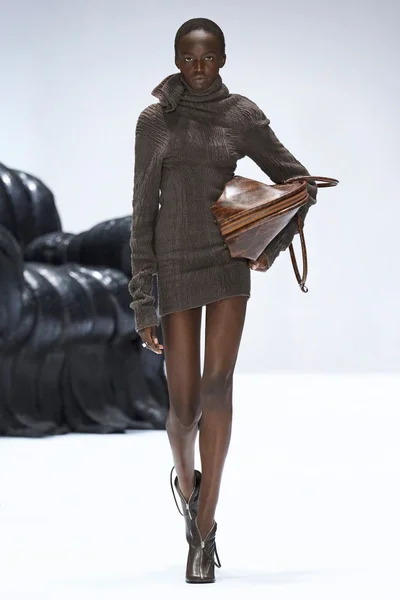 Look 25